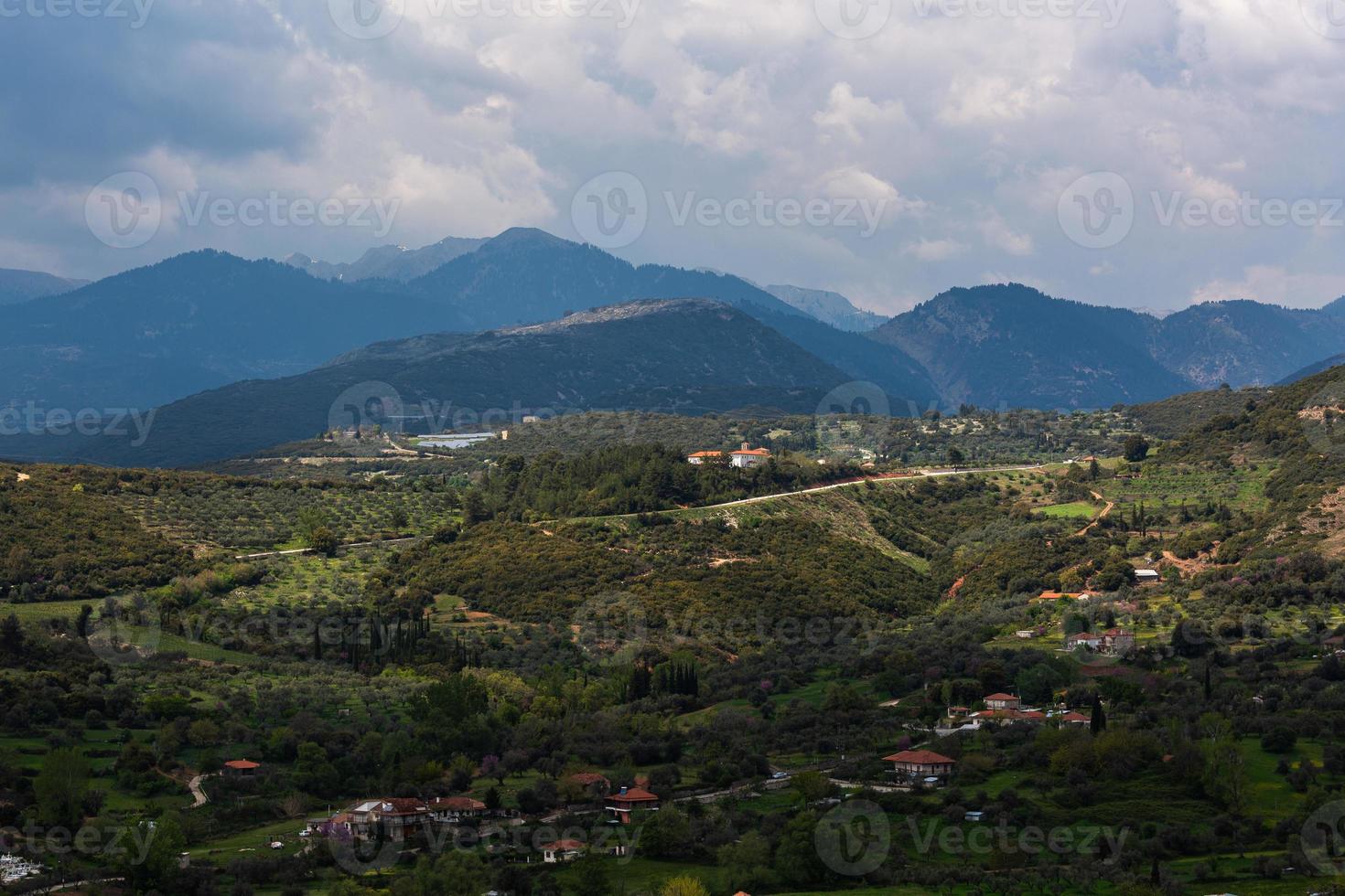 paysages printaniers des montagnes grecques photo