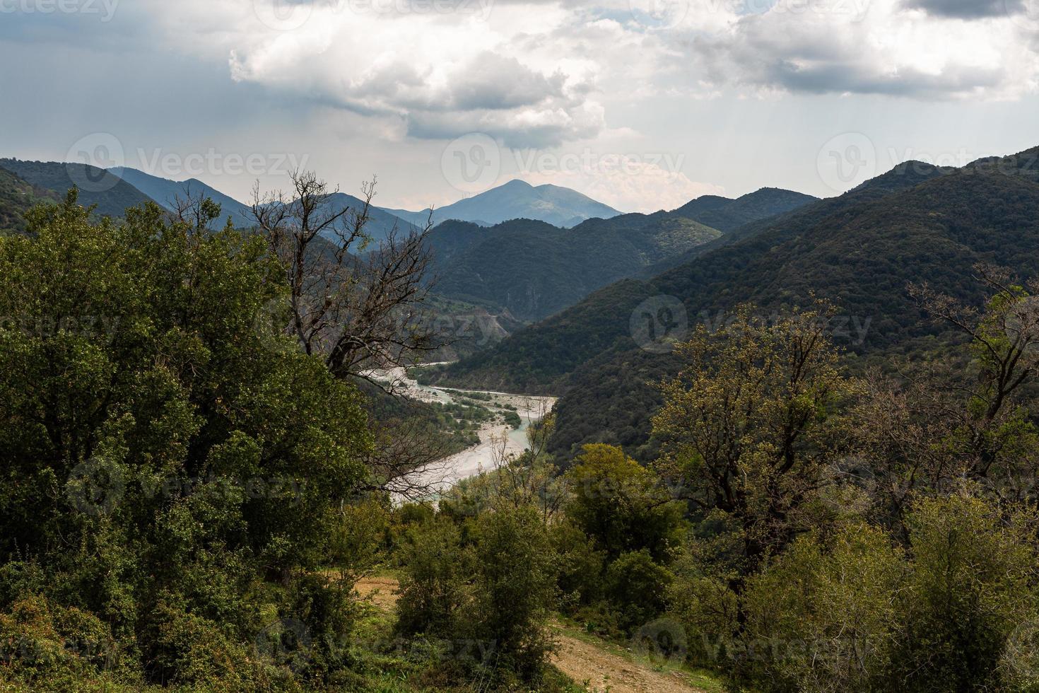 paysages printaniers des montagnes grecques photo