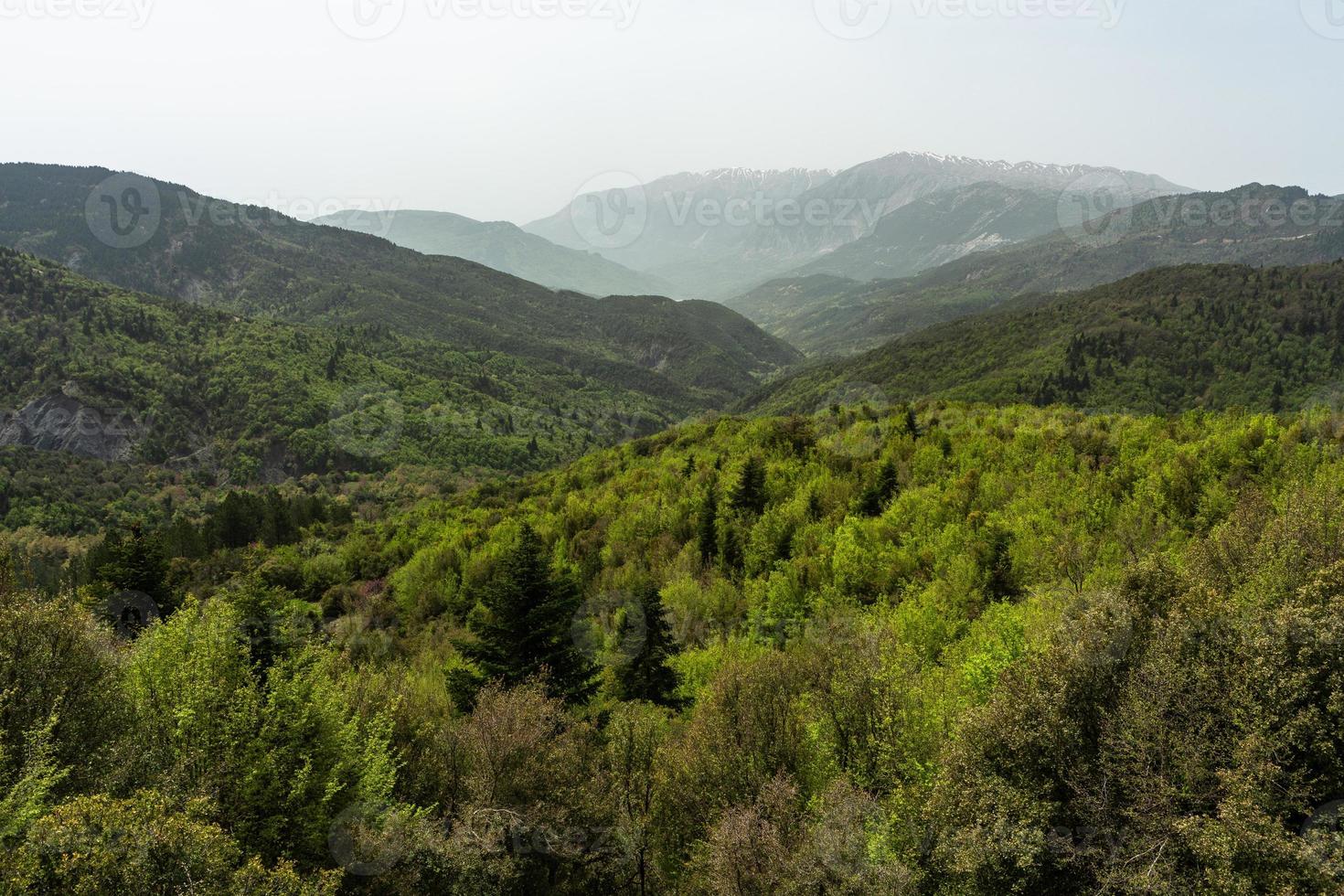 paysages printaniers des montagnes grecques photo