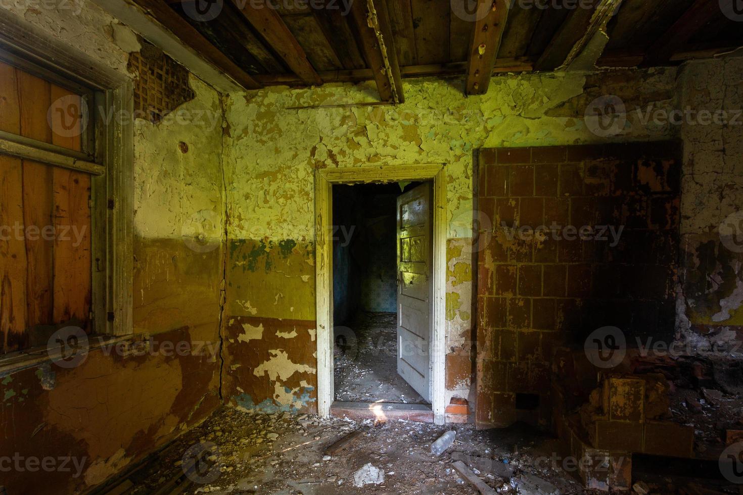 intérieur d'une maison abandonnée photo