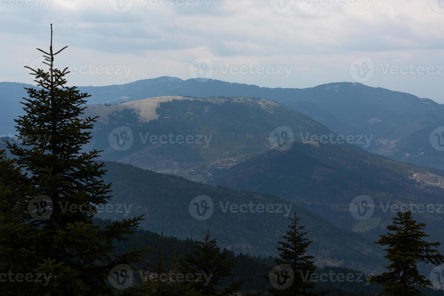 paysages printaniers des montagnes grecques photo