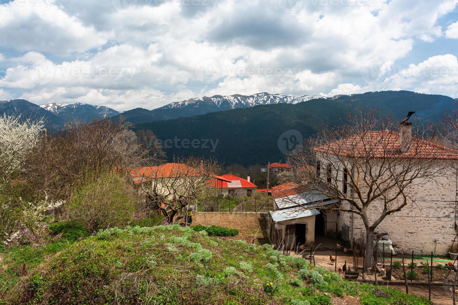 paysages printaniers des montagnes grecques photo