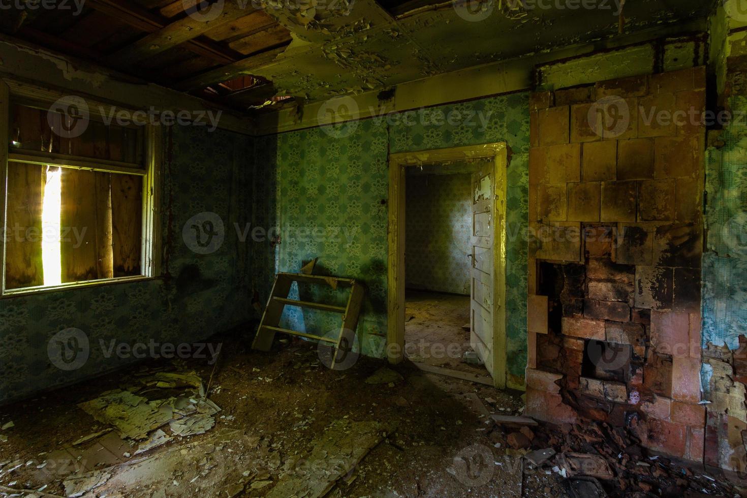 intérieur d'une maison abandonnée photo