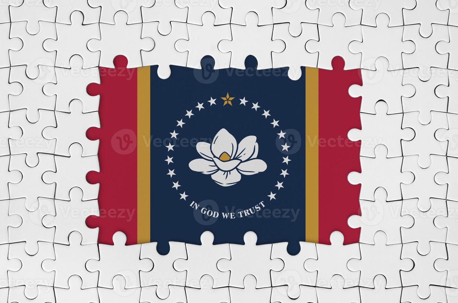 Mississippi new us state flag dans le cadre de pièces de puzzle blanches avec partie centrale manquante photo