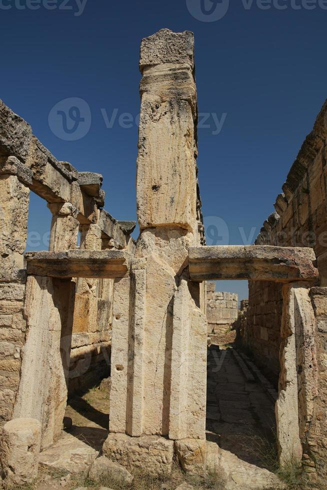 ville antique de hiérapolis à pamukkale, denizli, turkiye photo