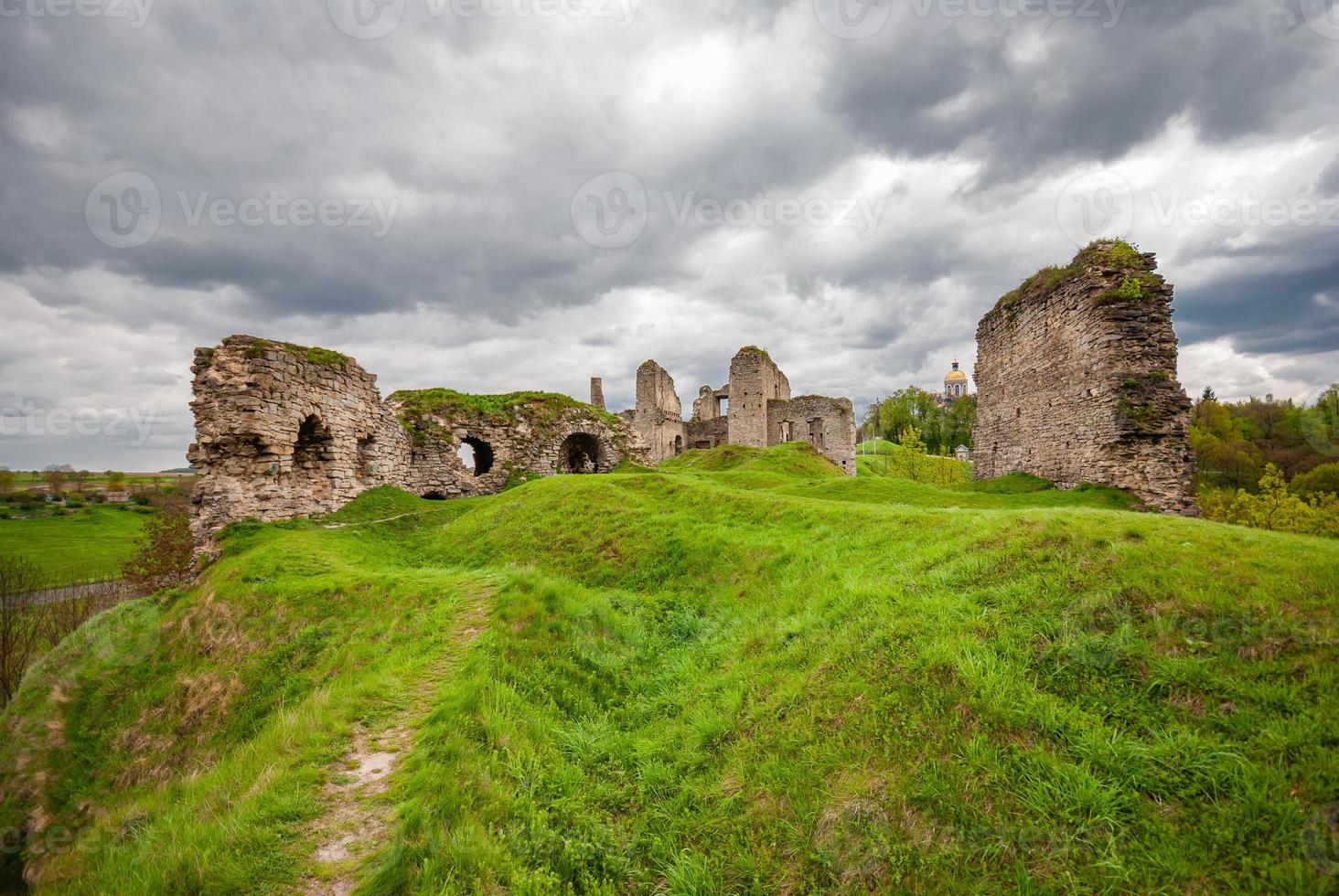 ruines du château de skala-podilsky dans la région de ternopil. Ukraine photo