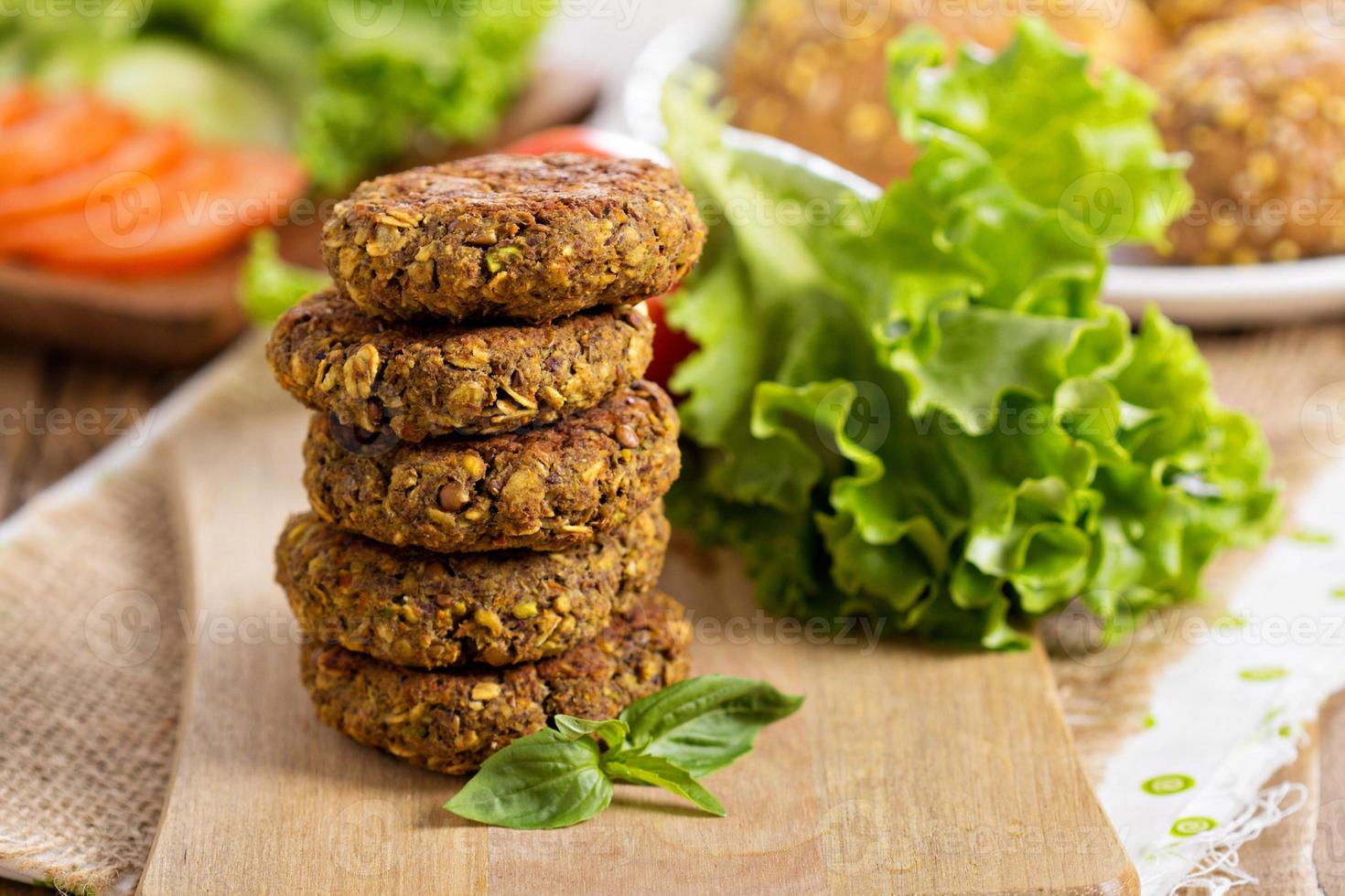 hamburgers végétaliens aux lentilles et pistaches photo