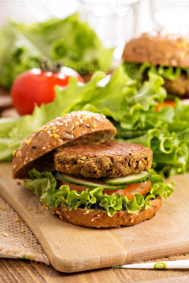 hamburgers végétaliens aux lentilles et pistaches photo