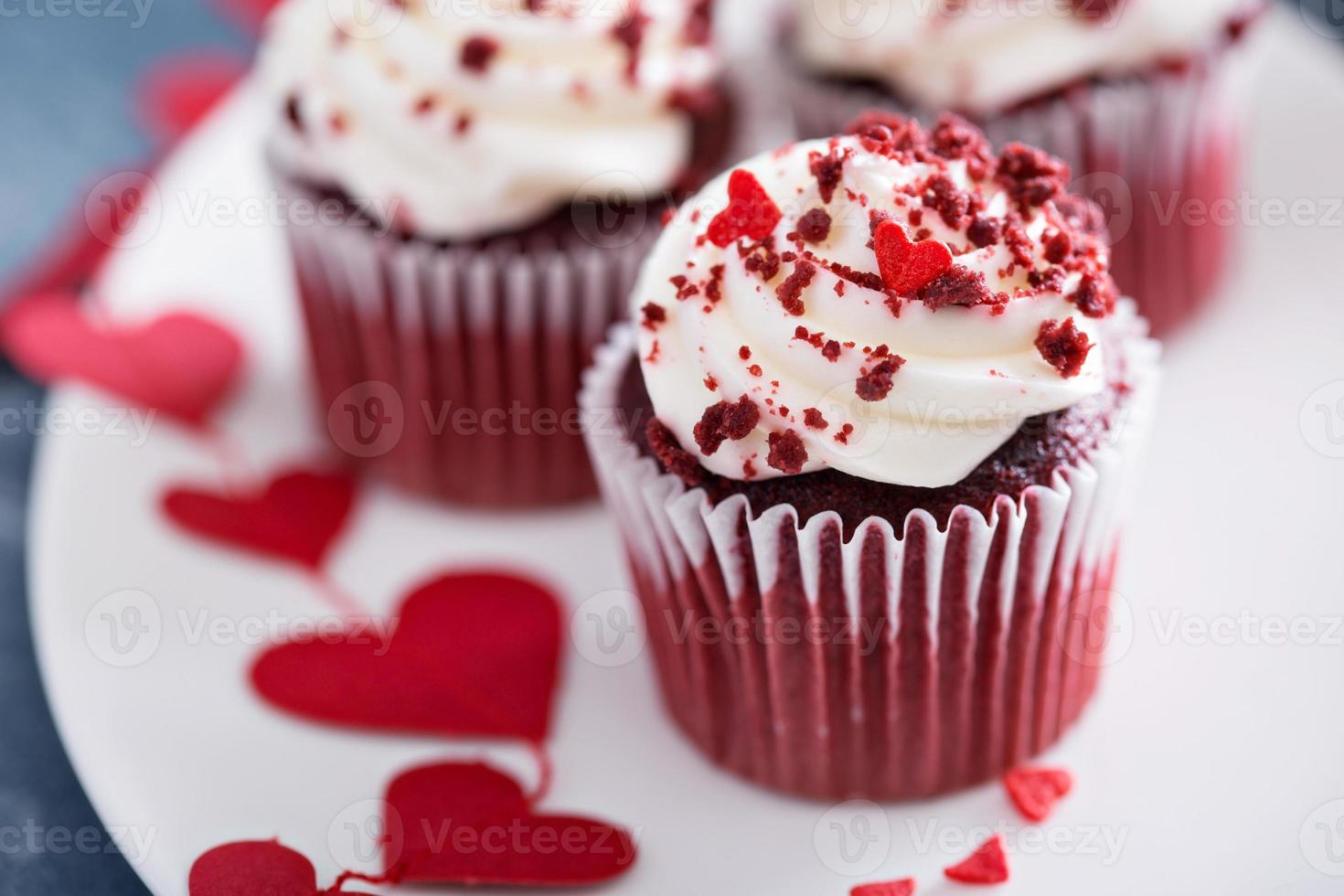 cupcakes en velours rouge pour la saint valentin photo