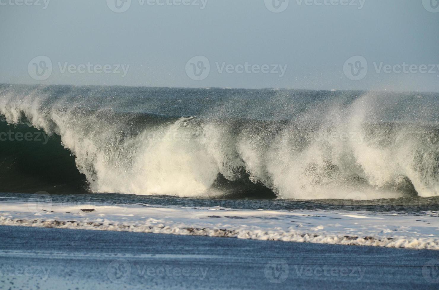 énormes vagues de la mer photo