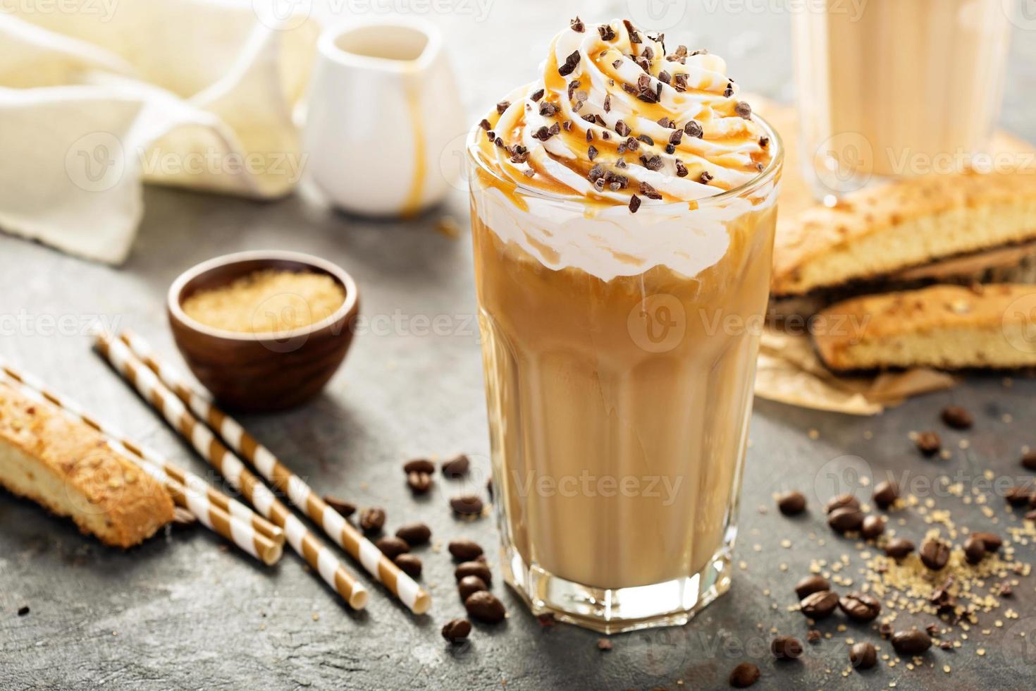 une verre de café latté est sur le tableau. ai génératif. 27908064 Photo de  stock chez Vecteezy