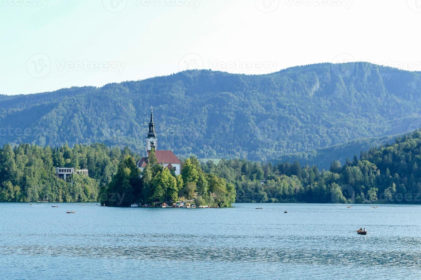 lac de bled en slovénie, europe photo