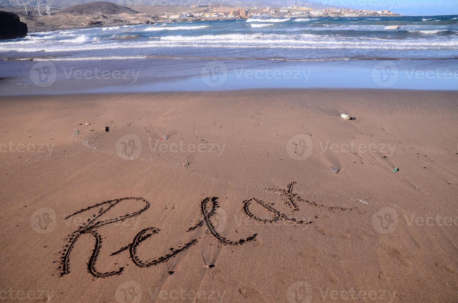 plage de sable abandonnée photo