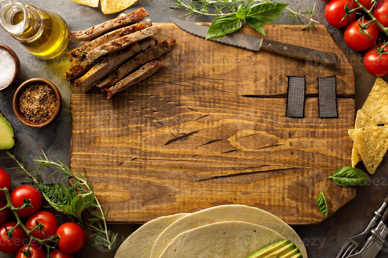 faire des tacos avec un steak grillé photo