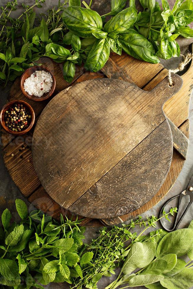 cuisiner avec des herbes fraîches photo