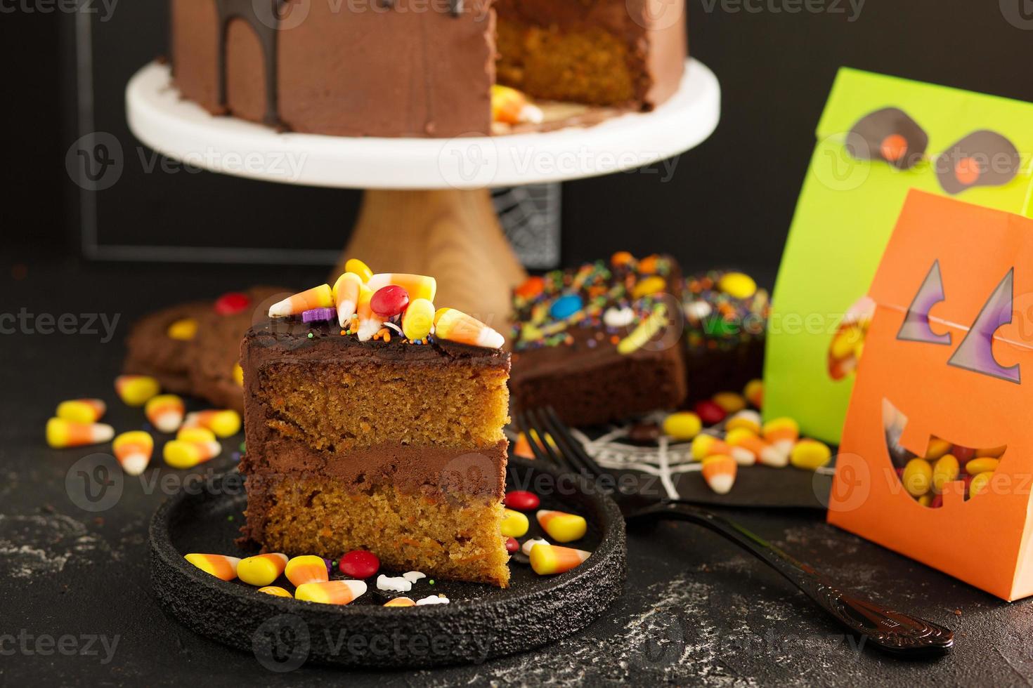 gâteau au chocolat et aux bonbons au maïs photo