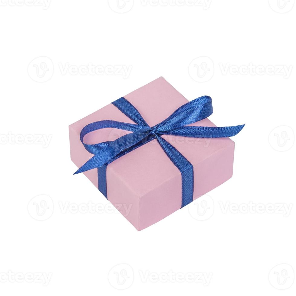 Boîte cadeau rose avec noeud de ruban isolé sur fond blanc photo