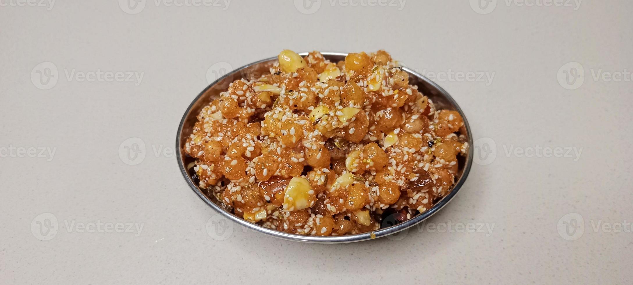 mélange de fruits secs pour la santé, recette de gond gud paak pour la santé, recette de laddu aux fruits secs, recette pour la santé photo