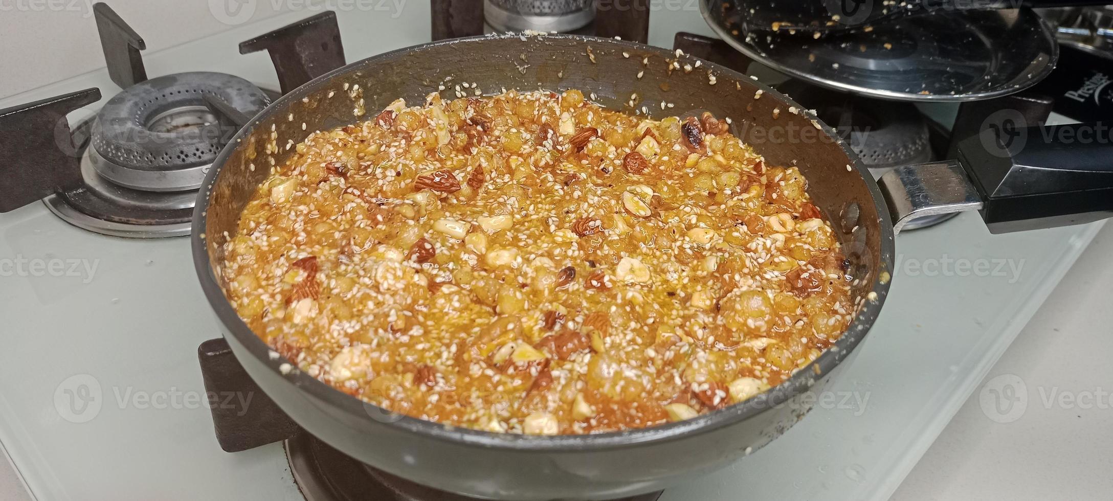 mélange de fruits secs pour la santé, recette de gond gud paak pour la santé, recette de laddu aux fruits secs, recette pour la santé photo