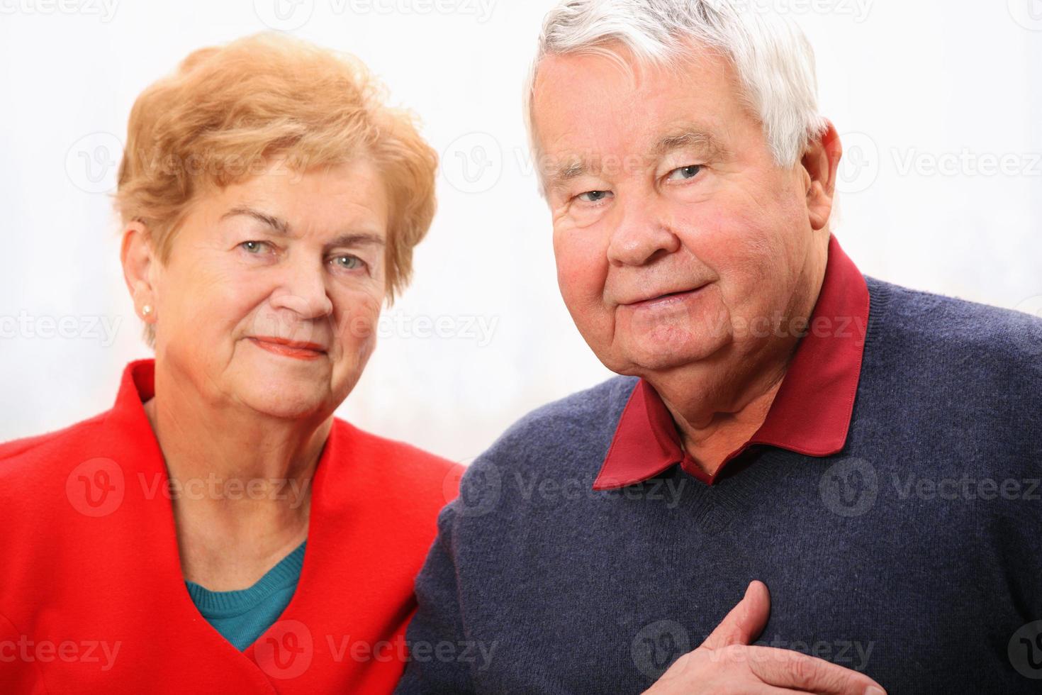 portrait d'un couple de personnes âgées photo