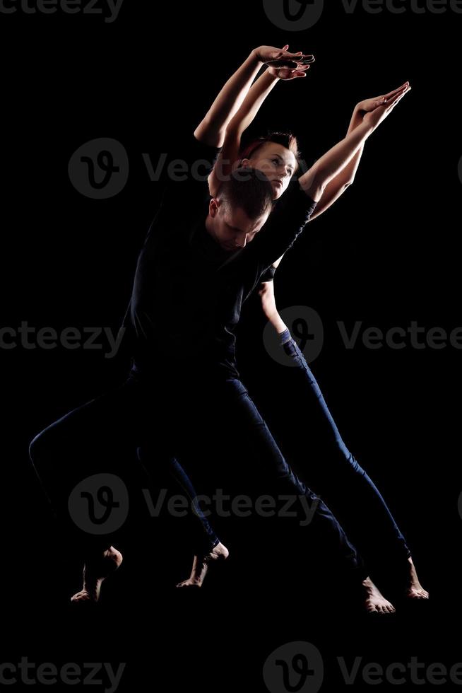 couple passionné qui danse photo