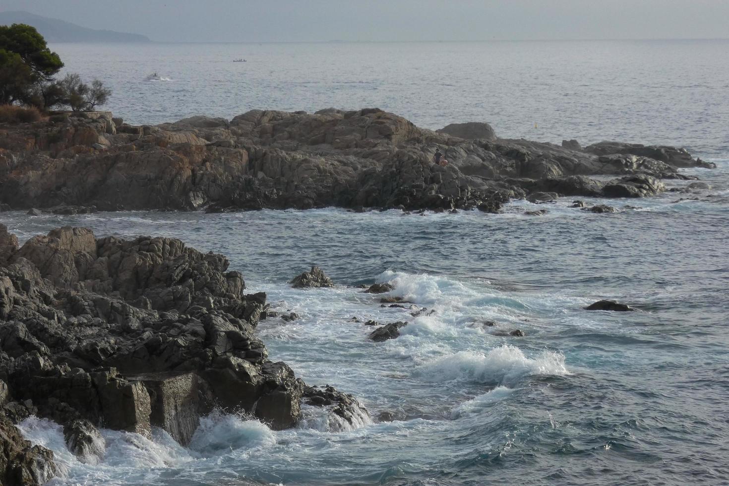 costa brava et sentier côtier le long de la côte accidentée du nord de la catalogne, espagne photo