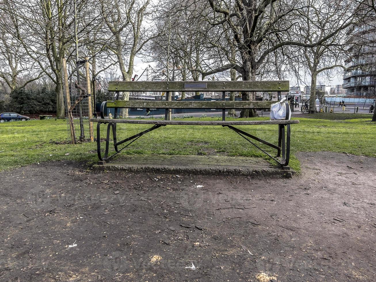 banc dans un parc photo