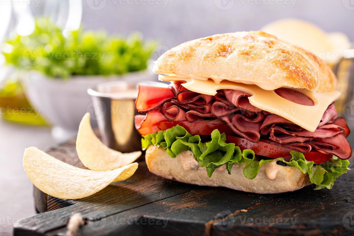 sandwich au rosbif sain et copieux photo