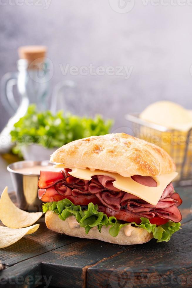 sandwich au rosbif sain et copieux photo