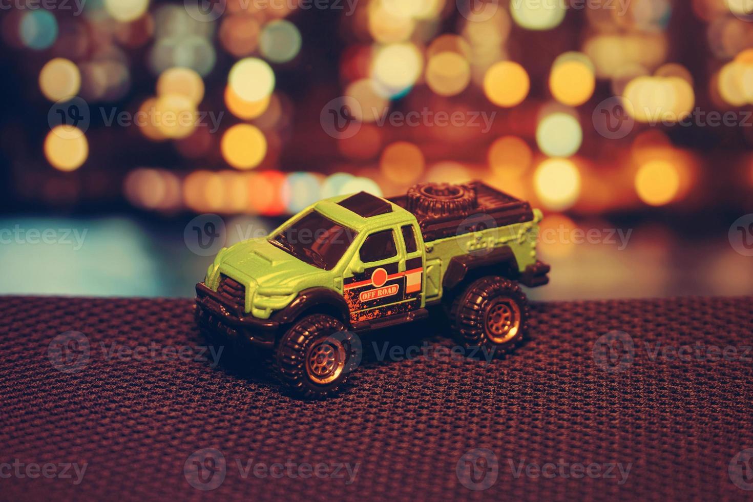 camionnette jouet vert photo