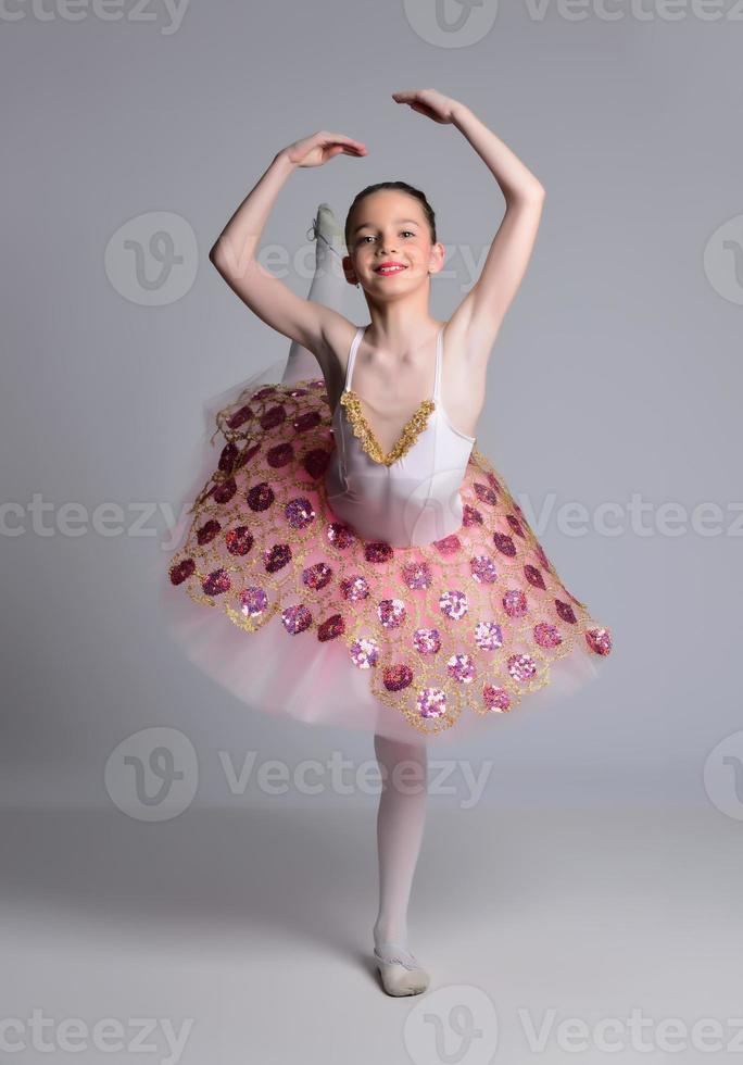 belle fille danseuse de ballet. photo