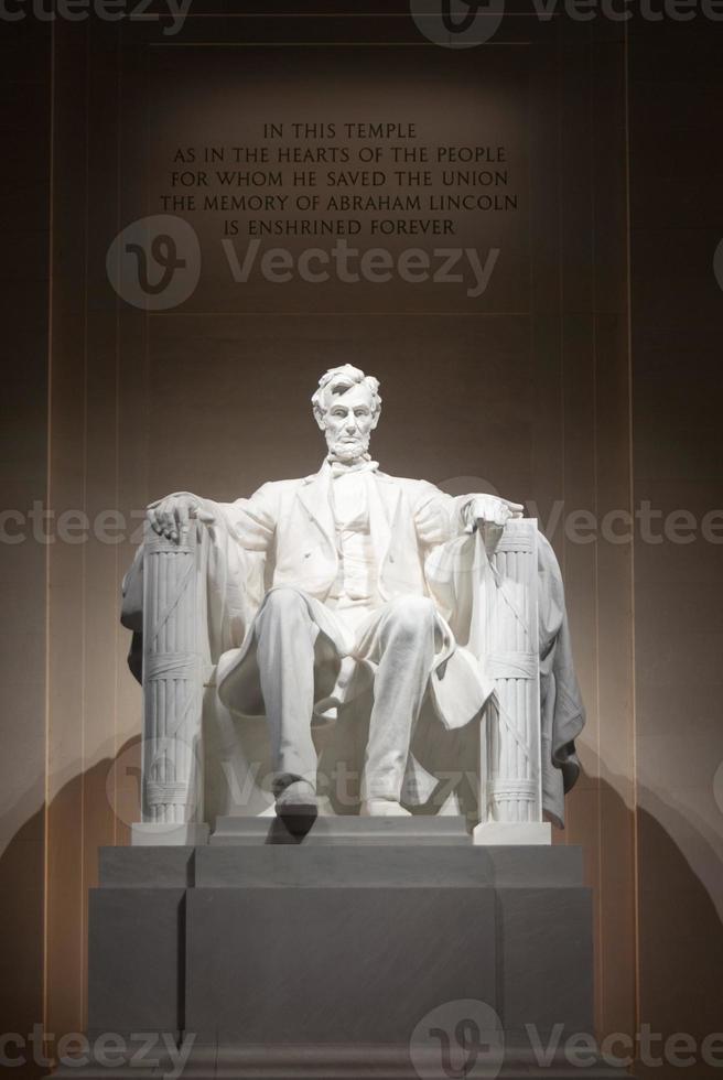 monument de lincoln à washington dc la nuit. photo