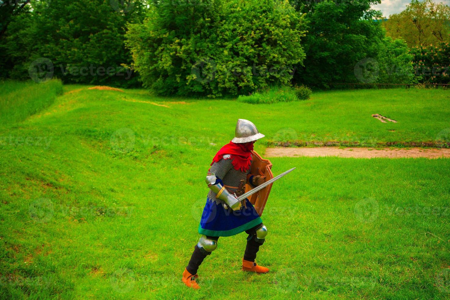 tournoi chevaleresque avec des épées photo