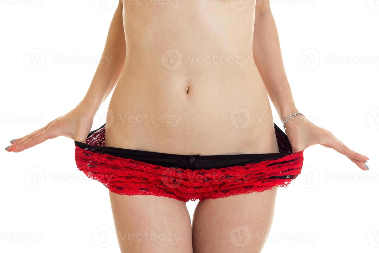 fille enlève un noir avec une culotte rouge photo