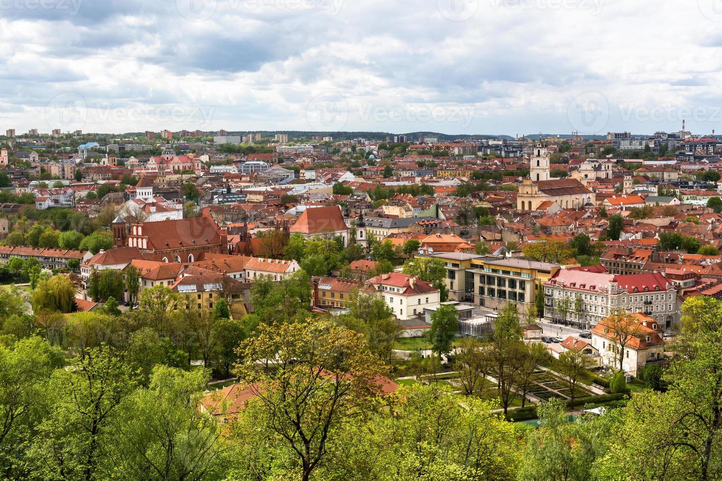 rues et paysages de la vieille ville de vilnius photo