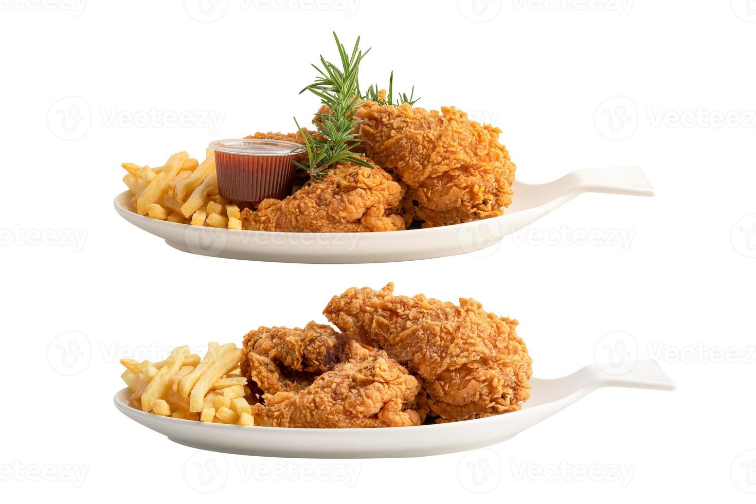 poulet frit et chips de pommes de terre servis sur une assiette blanche isolée sur fond blanc avec chemin de détourage, malbouffe riche en calories photo