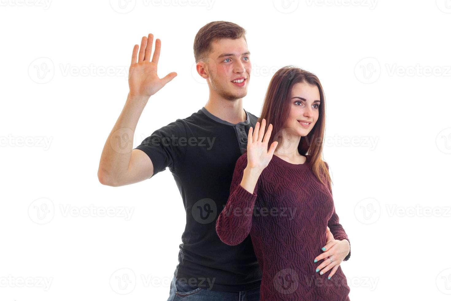 jeune garçon et fille souriants ont levé les paumes vers le haut et ont hâte photo