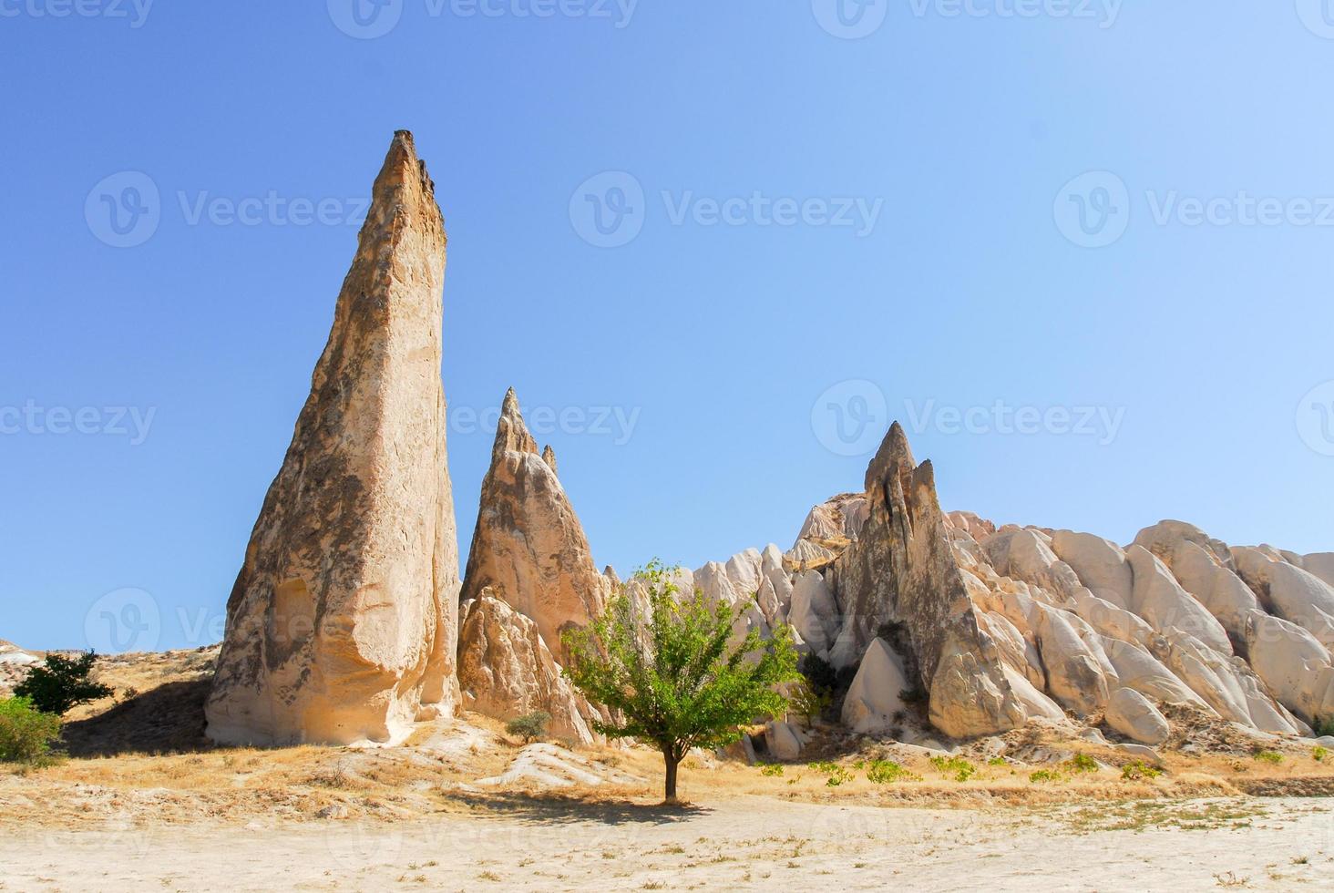 panorama de la vallée de meskendir en cappadoce, la turquie a une longueur totale de 4400m et est située près d'ortahisar. photo