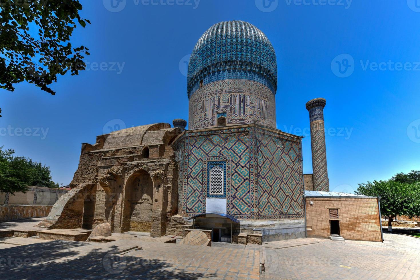 mausolée gur-emir de tamerlan et sa famille à samarcande, ouzbékistan. le complexe de bâtiments date du 15ème siècle. photo