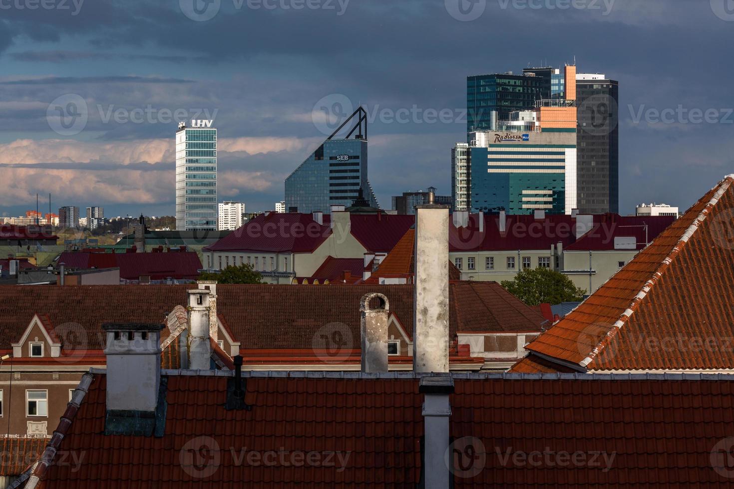 vieille ville de tallinn en soirée d'été photo