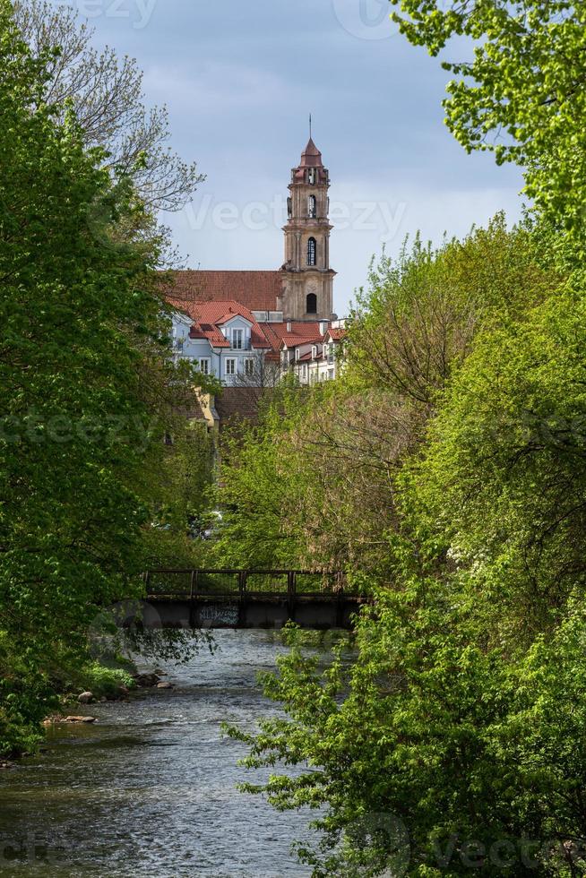 rues et paysages de la vieille ville de vilnius photo