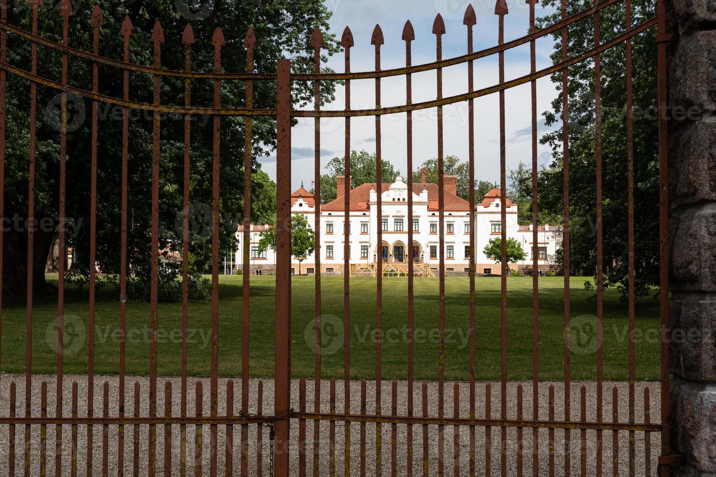 manoir de rokiskis et paysages des environs de la ville photo