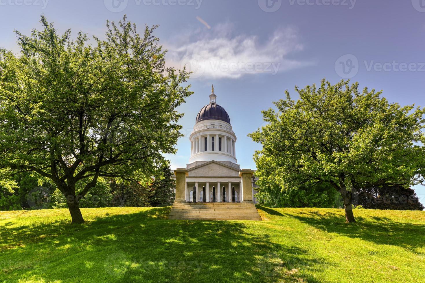 la maison d'état du maine à augusta, dans le maine, est la capitale de l'état du maine. le bâtiment a été achevé en 1832, un an après qu'augusta soit devenue la capitale du maine. photo