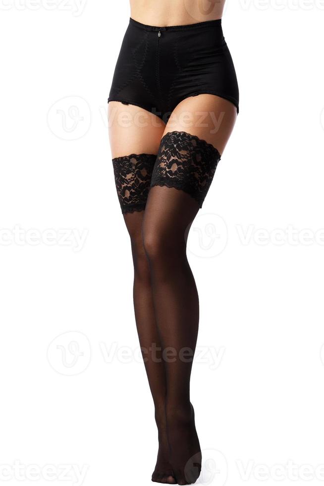belles jambes féminines en bas noirs photo