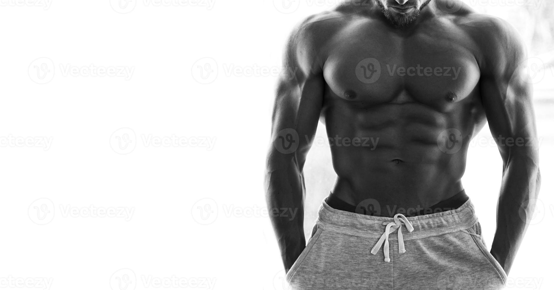 image monochrome du torse masculin musclé photo