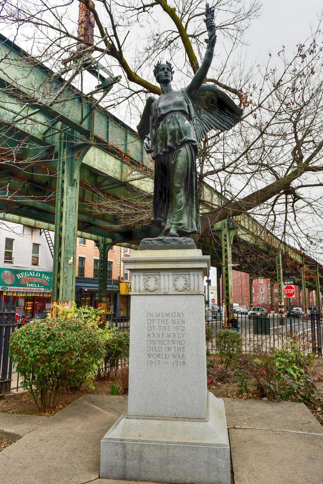 Le triangle de la liberté est un triangle paysager, situé dans le quartier de Bushwick à Brooklyn, 2022 photo