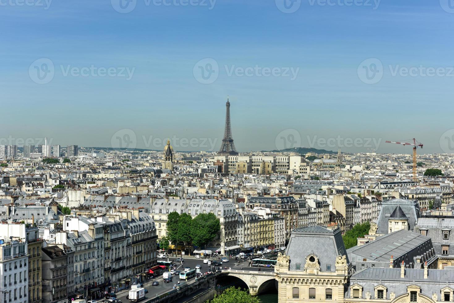 l'horizon de paris depuis la cathédrale notre-dame de paris, en france. photo