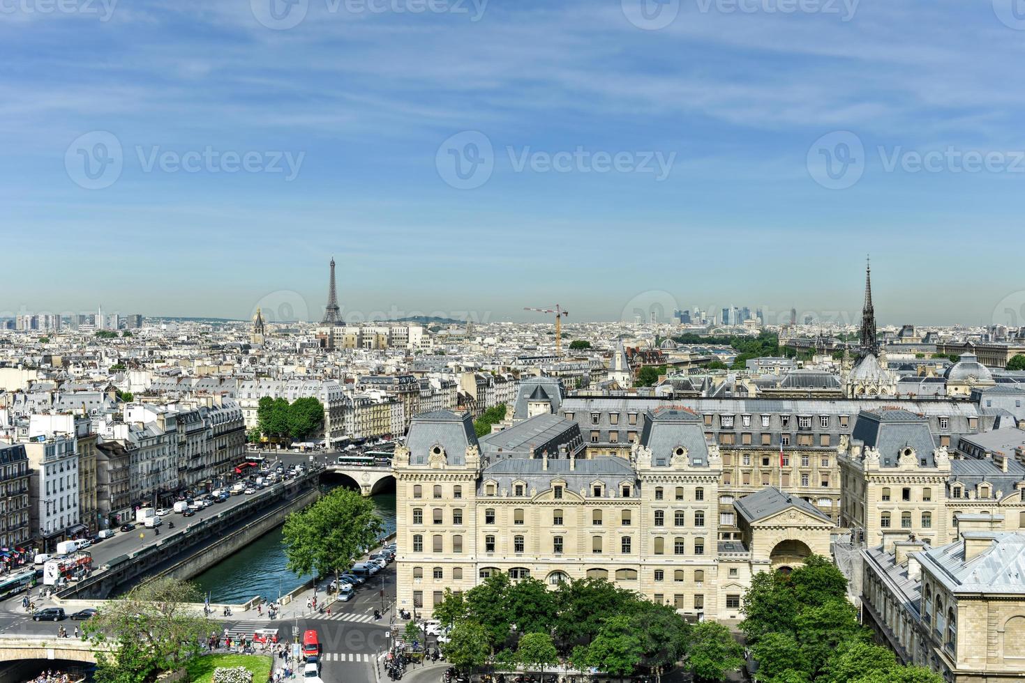 l'horizon de paris depuis la cathédrale notre-dame de paris, en france. photo