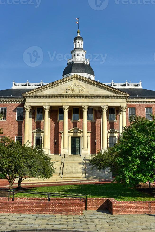 bâtiment de la capitale de l'état du maryland à annapolis, maryland l'après-midi d'été. c'est la plus ancienne capitale d'État à usage législatif continu, datant de 1772. photo