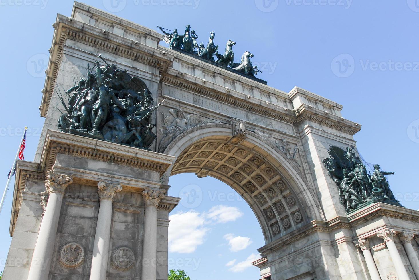 arc de triomphe à la grande place de l'armée à brooklyn, new york city photo